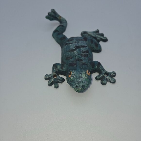 Cast Iron Green Decorative Climbing Tree Frog Wall Hanging - Picture 2 of 3